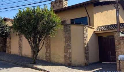CASA ASSOBRADADA - VILA TOGNI - MG