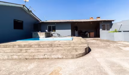 Linda casa a venda, no bairro Jardim Monte Santo, em Almirante Tamandaré - PR.
