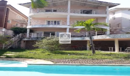 Ótima casa de 4 suítes a venda no Horto Florestal