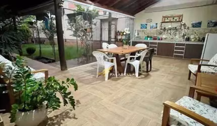 Casa com 3 dormitórios à venda, 270 m² por R$ 1.415.000,00 - Horto Santo Antonio - Jundiaí/SP