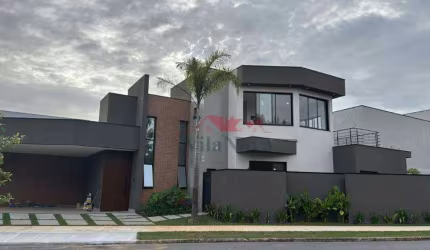 Casa com 4 suítes à venda, 245 m² por R$ 1.980.000