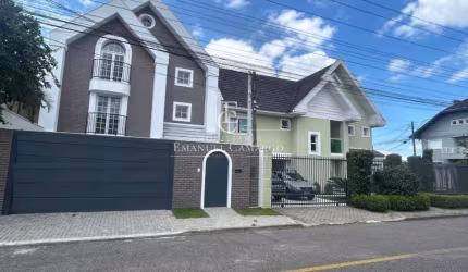 Sobrado Triplex a venda no Centro de Pinhais
