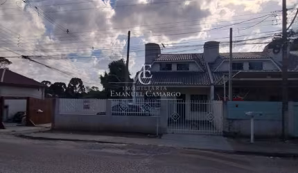 Casa com ático a venda em Piraquara-PR
