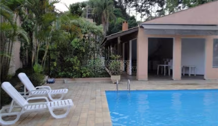 Casa com 3 dormitórios em condomínio  fechado com lazer a 300m do The Square.