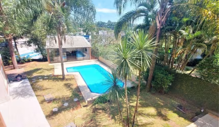 Casa na Granja Viana em Condominio com excelente estrutura e segurança 24hs.