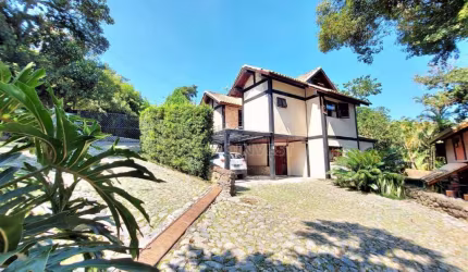 Casa com 3 dormitórios à venda, 230 m² por R$ 1.280.000,00 - Granja Viana - Fazendinha - Km 23 - Carapicuíba/SP