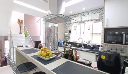 Casa com 3 dormitórios à venda, 194 m² por R$ 750.000,00 - Granja Viana - Cotia/SP