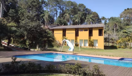 Casa tipo chácara com 3.800m² de terreno próximo a Rodovia Raposo Tavares
