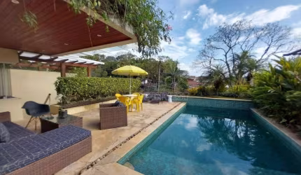 Casa com 4 dormitórios à venda, 232 m² por R$ 1.610.000,00 - Granja Viana - Carapicuíba/SP