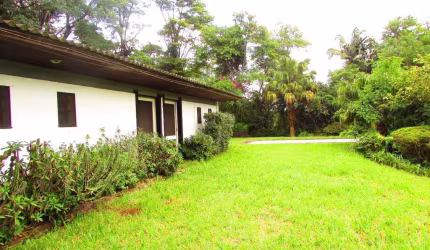 Belíssima no Parque Silvino com 385 m² por R$ 4.800.000 - Cotia/SP