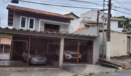Casa com 3 dormitórios para alugar, 252 m² por R$ 5.791,00/mês - Jardim Semiramis - Cotia/SP