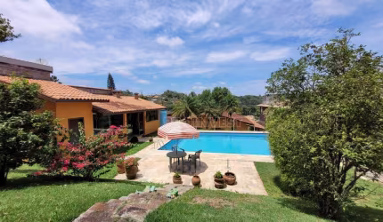 Casa com 3 dormitórios à venda, 260 m² por R$ 1.300.000,00 - São Roque - São Roque/SP