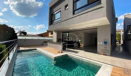 Casa com 5 suites na Granja Viana - km26
