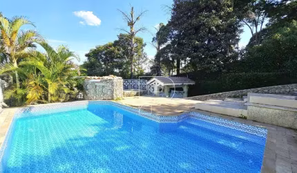 Casa em condomínio na Granja Viana!!!