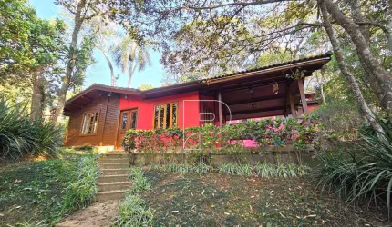 Casa em condomínio na Granja Viana!