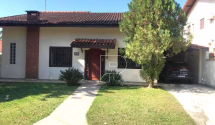 Casa em condomínio na Granja Viana!