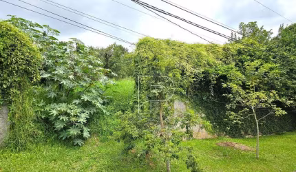Terreno em condomínio na Granja Viana!
