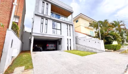 Casa mobiliada com 4 dormitórios na Granja Viana
