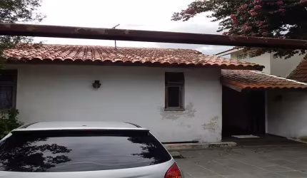 CASA À VENDA NA GRANJA VIANA. - 3 DORMITÓRIOS 1 SUÍTE.