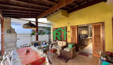 Casa à venda ou locação na Praia das Astúrias I Rocha Imóveis Guarujá