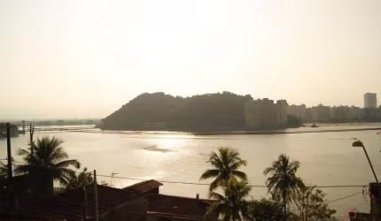 Casa com 2 quartos à venda na Avenida Engenheiro Saturnino de Brito, 838, Parque Prainha, São Vicente por R$ 750.000