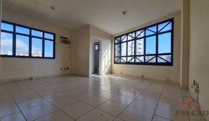 Sala comercial com 3 salas à venda na Doutor Pedro Lessa, 3076, Embaré, Santos por R$ 215.000