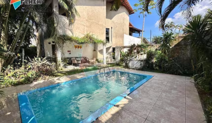 Sobrado com 4 quartos, piscina e churrasqueira, disponível para alugar, no bairro Boqueirão, em Praia Grande/SP.