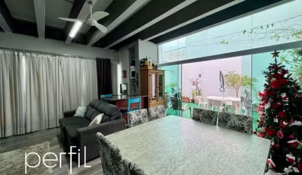 Cobertura a venda com tres quartos sendo uma suite no bairro Floresta - Joinville/ SC