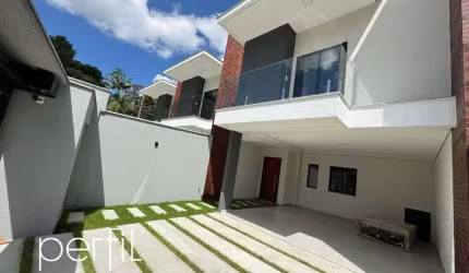 Imperdível! Casa à venda em Joinville-SC, Bairro América: 3 quartos, 3 suítes, 2 salas, 5 banheiros, 3 vagas de garagem, 185m².