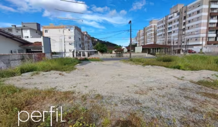 Terreno Comercial à Venda na Glória - Joinville-SC  960m² de Área