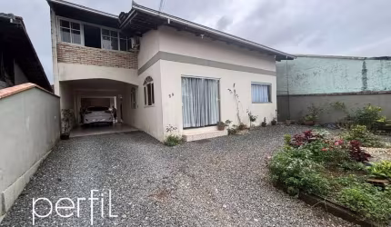 Casa à Venda em Joinville-SC, Bairro Costa e Silva! 4 Quartos, 1 Suíte, 230m², 5 Vagas de Garagem! Venha Conferir!