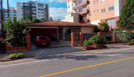 Casa com 3 dormitórios à venda por R$ 2.190.000,00 - América - Joinville/SC