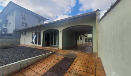 Casa com 4 dormitórios para alugar, 176 m² por R$ 5.900,00/mês - Saguaçu - Joinville/SC