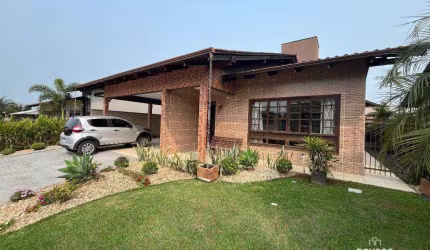 Casa AVERBADA em CONDOMÍNIO FECHADO com 4 dormitórios à venda, 241,00 m² por R$ 1.350.000,00 - Glória - Joinville/SC