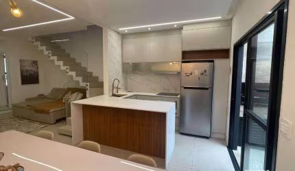 Sobrado com 3 dormitórios à venda, 110 m² por R$ 698.000,00 - Glória - Joinville/SC