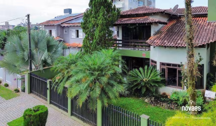 Casa com 3 dormitórios à venda, 282 m² por R$ 1.590.000,00 - Santo Antônio - Joinville/SC
