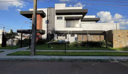 Sobrado à venda no Jd. Cidade Monções em Maringá/PR com 420,71m² privativos e 3 suítes
