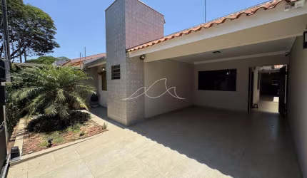 Casa à venda no Jd. Alvorada em Maringá/PR com 146,98 m² de construção, 3 quartos e espaço gourmet
