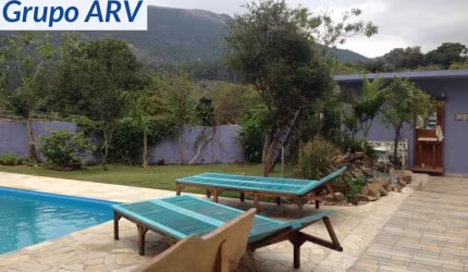 Casa com 5 suítes para locação em condomínio em Atibaia