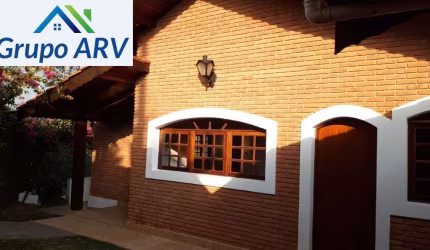 Casa com 3 dormitórios em Atibaia SP