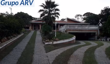 Casa com 3.140 m² em Atibaia
