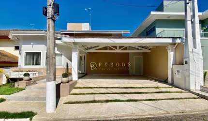 Casa alto padrão - Condomínio Coléginho.