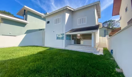 Casa alto padrão - Condomínio Coléginho.