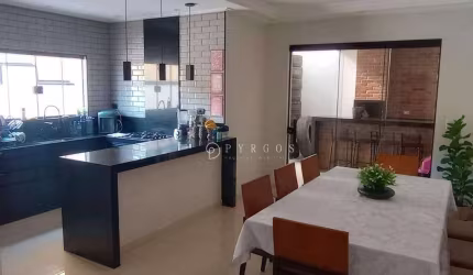 Sobrado com 3 dormitórios à venda, 215 m² por R$ 1.400.000 - Villa Branca - Jacareí/SP