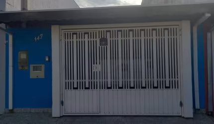 VENDE SE CASA COM 2 QUARTOS COM ARMARIOS PLANEJADOS NO JARDIM DO VALE - JACAREI SP