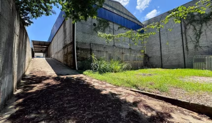 Aluga se Galpão com 2500m² de Terreno sendo 1600 m² de area construida no Chacaras Reunidas em São José dos Campos