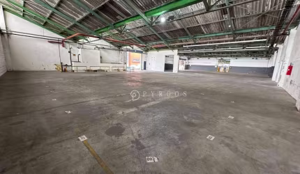 Galpão com 450m2 em condominio na região central de Jacareí SP
