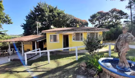 Chácara à Venda no Condomínio Bosque dos Eucalíptos, Atibaia - 670 m² com Casa Inacabada