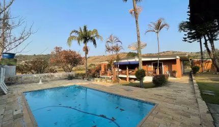 Chácara de 4 Dormitórios à Venda - 2000 m² com Lazer Completo - Vitória Régia, Atibaia/SP