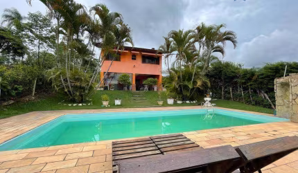 Chácara de 3 Dormitórios com Piscina e Apartamentos para Hóspedes à Venda em Condomínio Fechado, Serra Negra - Bom Jesus dos Perdões/SP